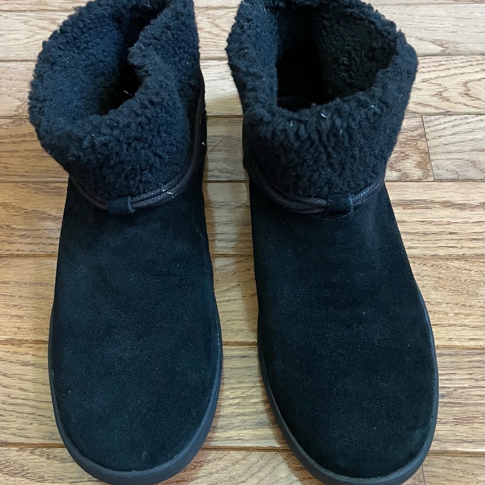Kookaburra by UGG size 7